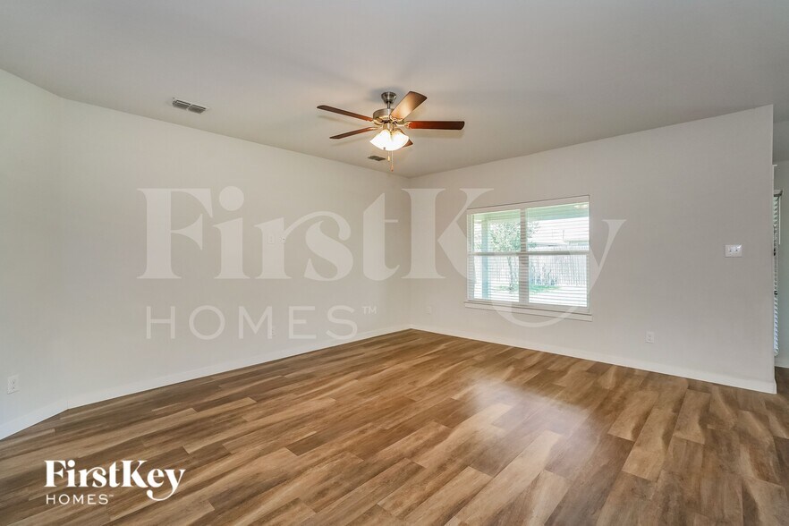 Building Photo - 9005 Dameron Dr