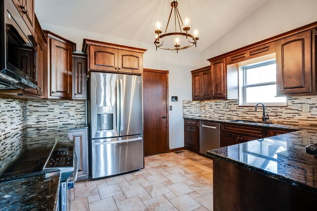 Building Photo - 112 S Springwood Dr