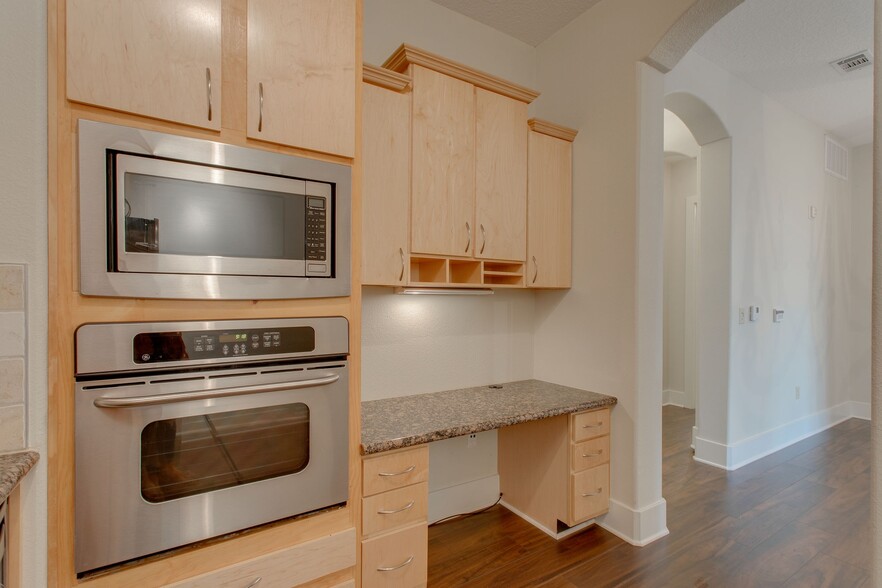 Building Photo - 2600 Hillsboro Pike