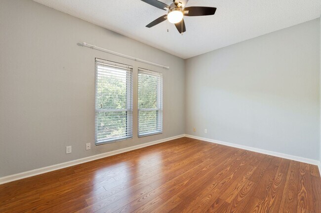 Building Photo - MOVE-IN TODAY: Updated 3 BR / 2.5 BA in S Austin - Walkable Location - W/D Included
