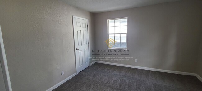 Building Photo - Renovated Fenced 4 Bedroom with 1.5 Bath, in Near East Side Available NOW!