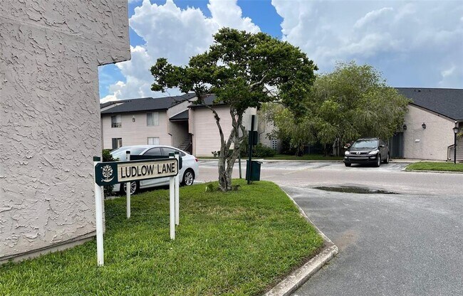 Building Photo - 2022 Ludlow Ln