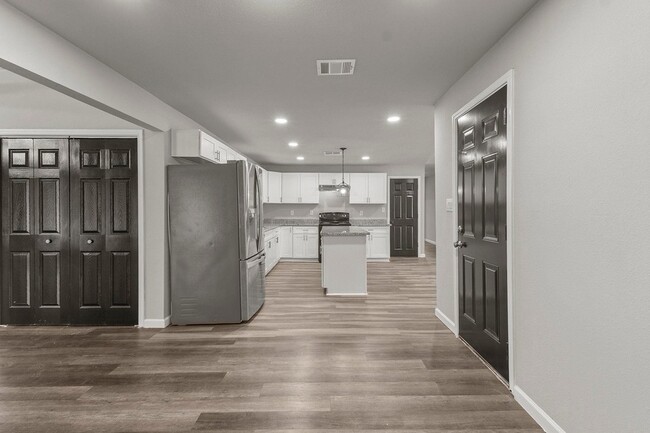Building Photo - 5775 Mel Sha Ln