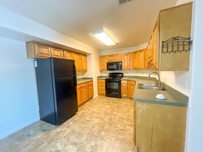 Building Photo - 8212 N Cedar Springs Rd