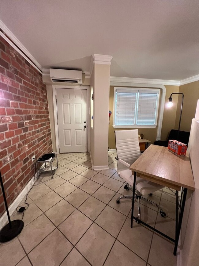 Building Photo - Spectacular Studio Condo @ Studio 40!