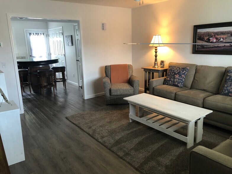 Building Photo - 129 S Walnut St