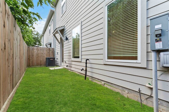 Building Photo - 5824 Highland Sky Ln