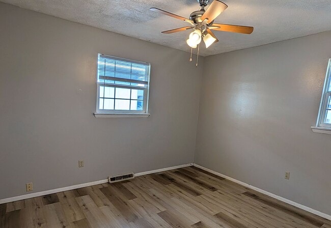 Building Photo - 2044 S Barcliff Ave