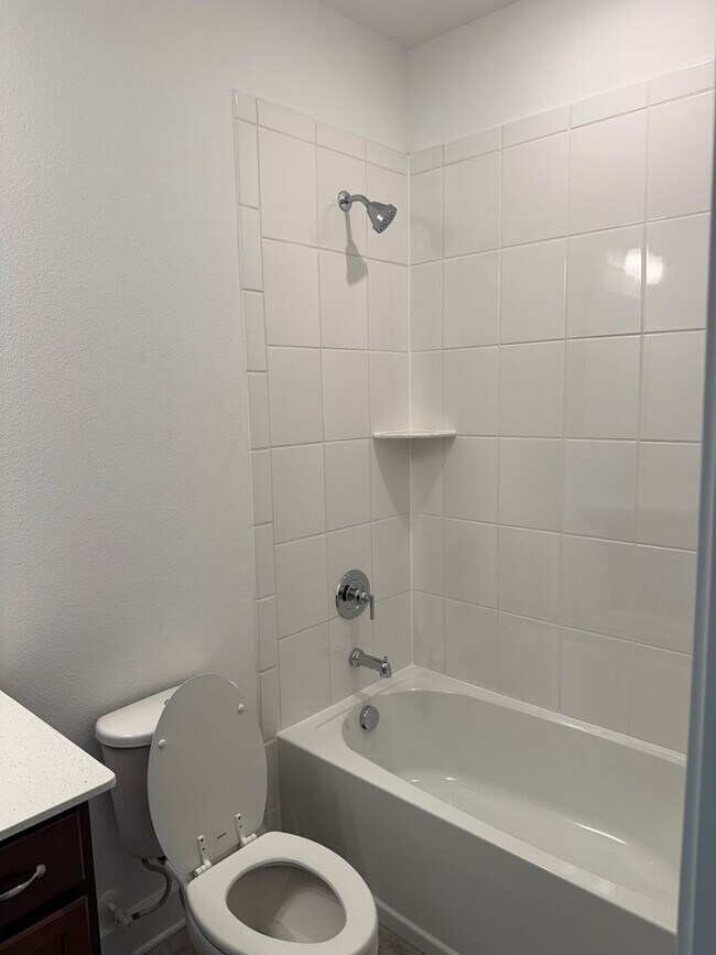 Building Photo - 5 Bedroom 4 Bath W/Office & 3-Car Garage (...