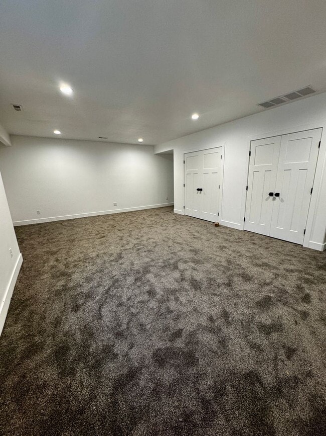 Building Photo - 503 Jeanine Dr