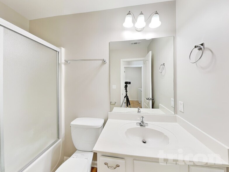 Building Photo - 2725 Sedgeview Way NE