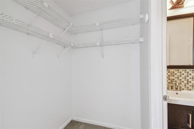 Building Photo - 7550 Sunshine Skyway Ln S