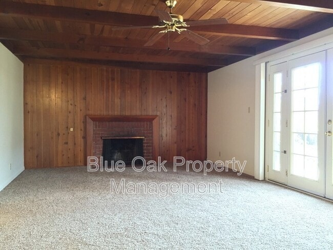 Building Photo - 252 Connors Ave