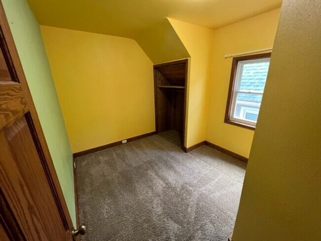 Building Photo - Duluth, MN - 4 Bedroom - 2 Bath - 2 car garage - Single family home