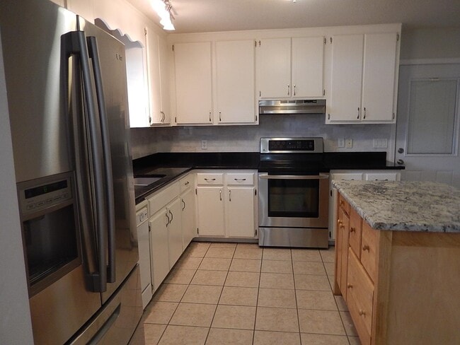 Building Photo - 740 Red Fern Rd