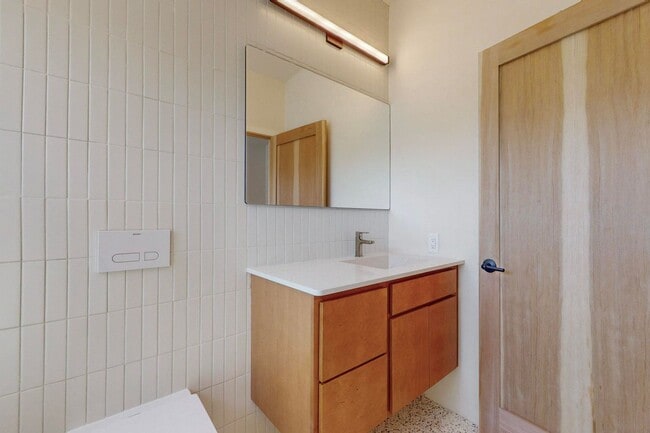 Building Photo - North Valley Fabulous 2018/sf 2 Bedroom  2.5 Bath  with Garage