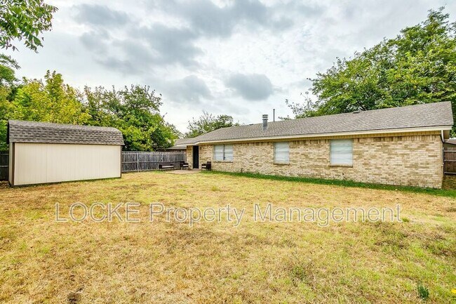 Building Photo - 512 Stallion Ln