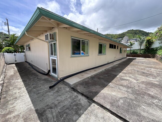 Building Photo - 44-113-113 Nanamoana St