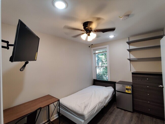 Building Photo - 5535 Crowson St