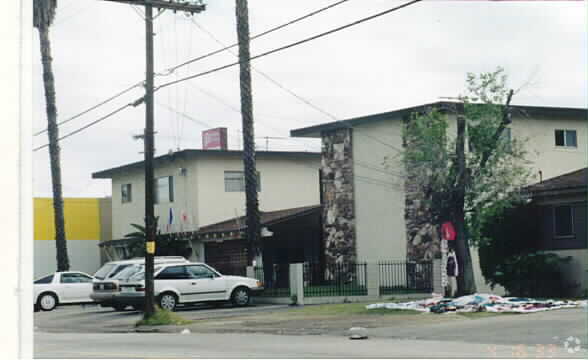 Building Photo - 6415 Fulton Ave