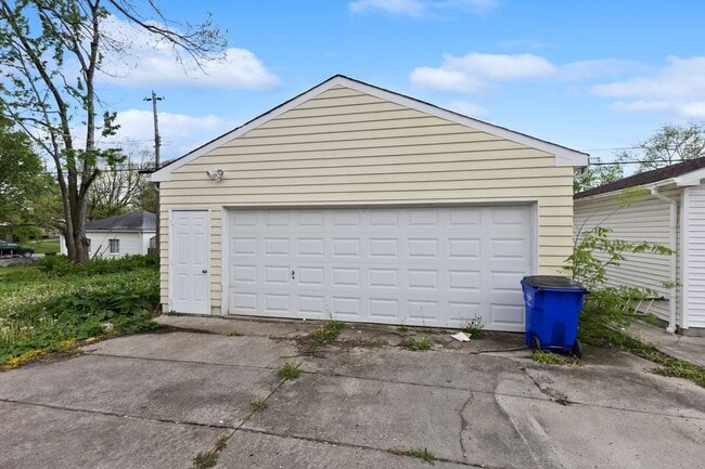 Building Photo - 2635 Woodstock Rd