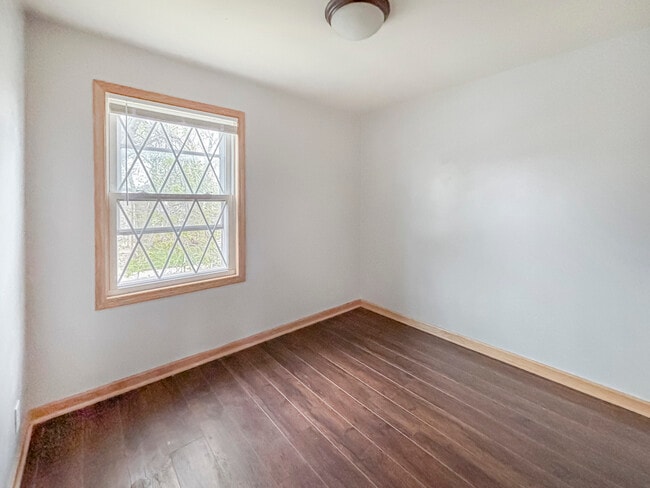 Building Photo - 5156 W 63rd Pl