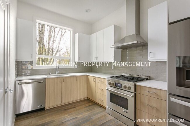 Building Photo - 314 N Ivy St