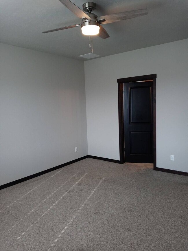 Building Photo - Beautiful 3-bedroom, 2-bath home at Woodbr...