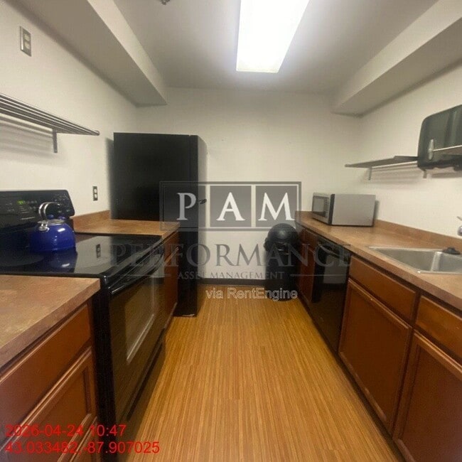 Building Photo - 234 N Broadway