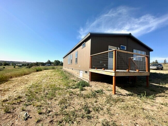 Building Photo - Stunning interior of this single level hom...