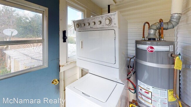 Building Photo - 4 br, 1 bath House - 1354 Peach Street