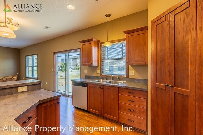 Building Photo - 3 br, 2.5 bath House - 526 Stonedale Dr.