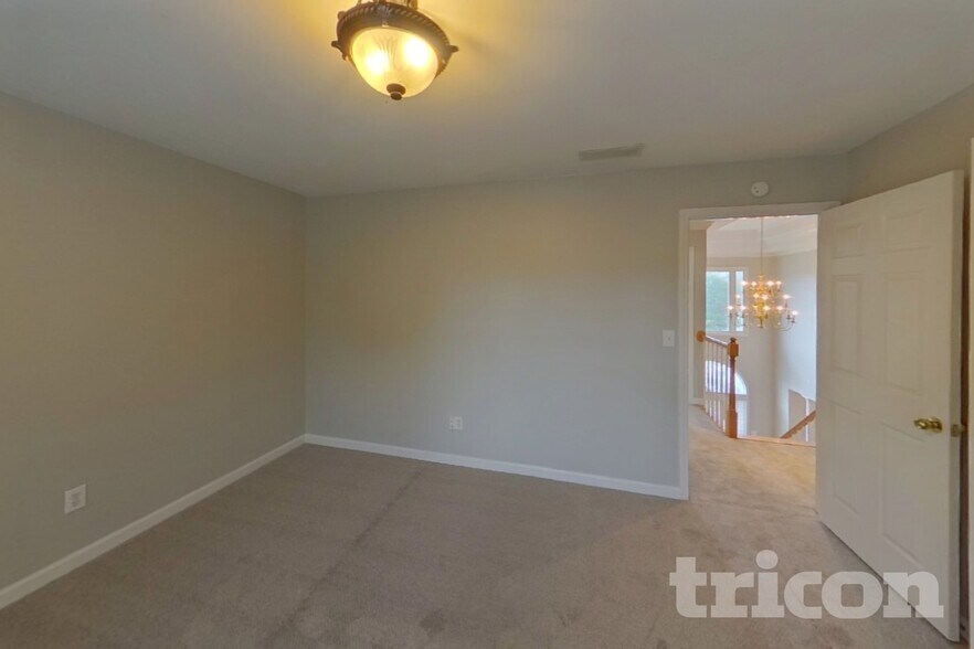 Building Photo - 1260 Castle Pointe Ln