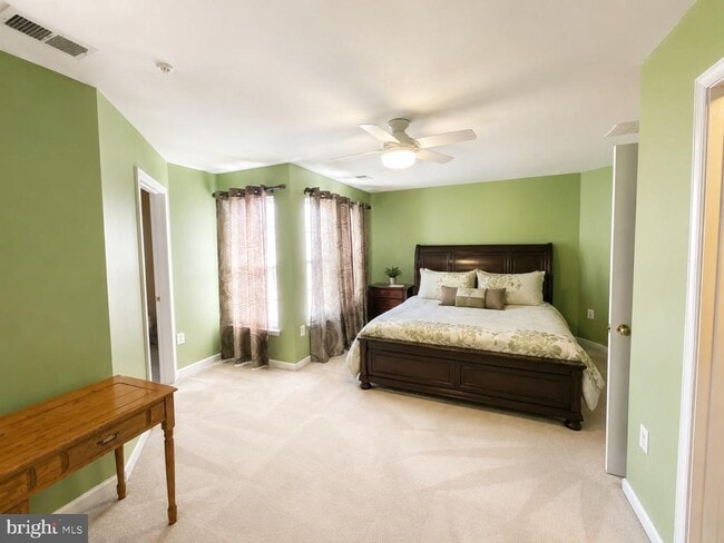 Building Photo - 4302 Begonia Dr