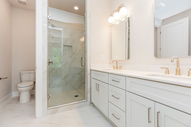 Building Photo - Beautiful 3BR 2.5BA Townhome w/ Full Appliance Kitchen • Garage Parking • Ultra-Modern
