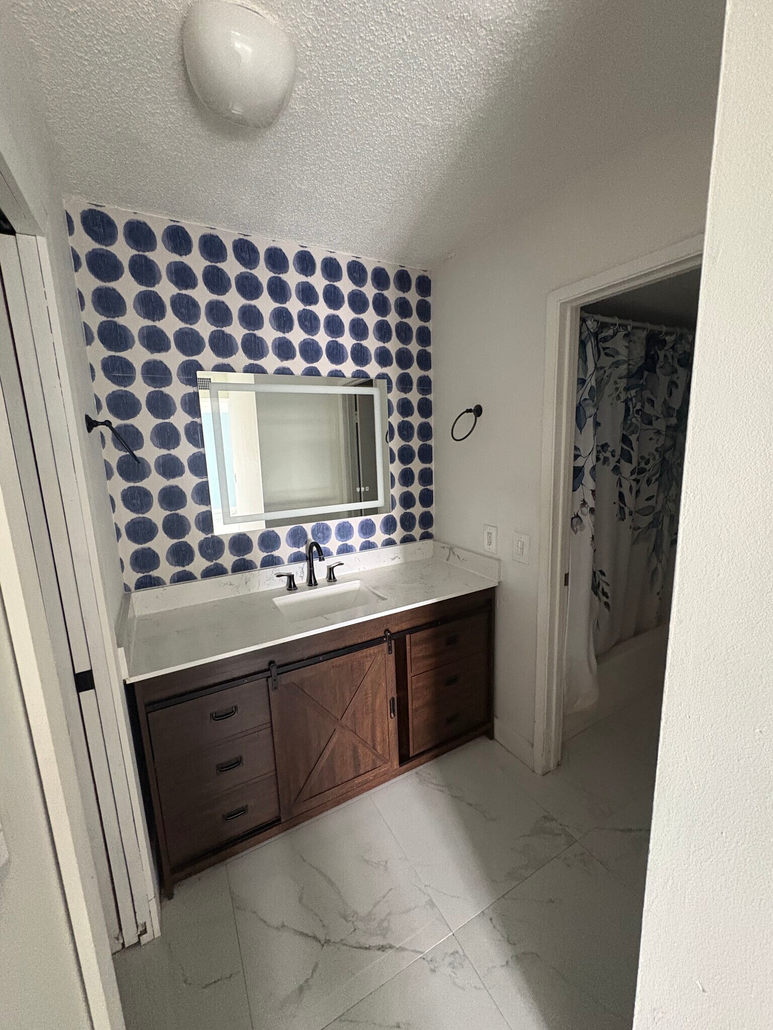 Building Photo - 8889 Fontainebleau Blvd