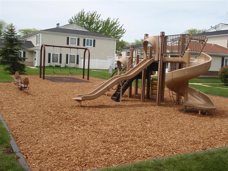 Building Photo - 1417 Cove Dr