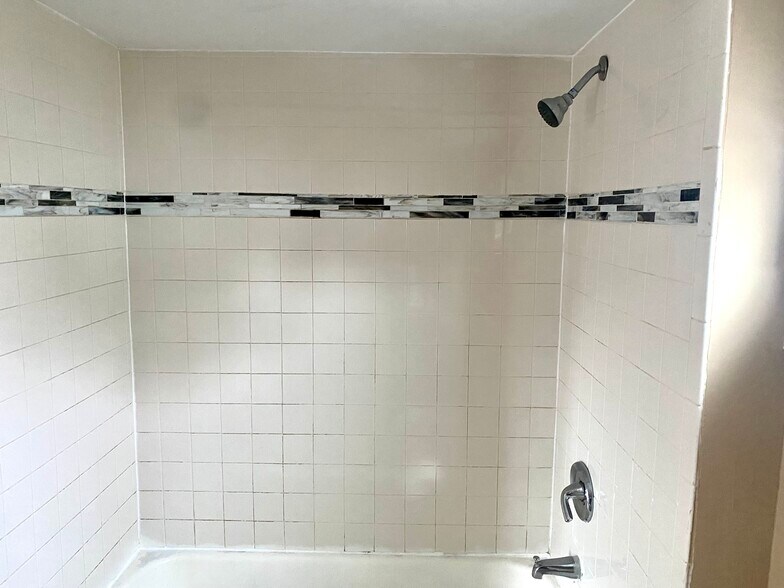 Building Photo - 19 Center St