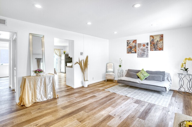 Building Photo - 4252 Comet Cir