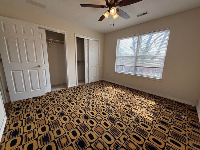 Building Photo - 422 Lasalle Pl