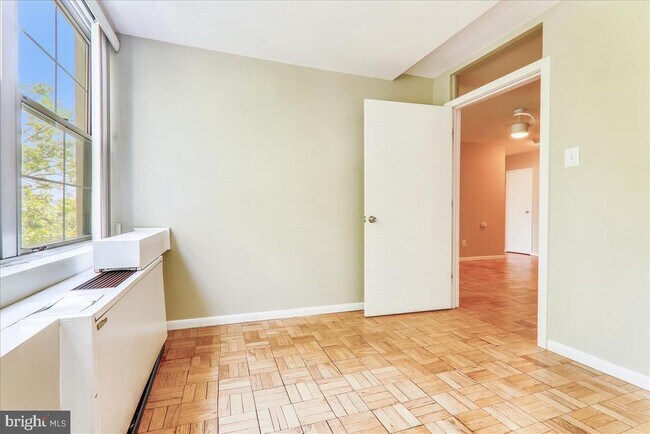 Building Photo - 940 25th St NW