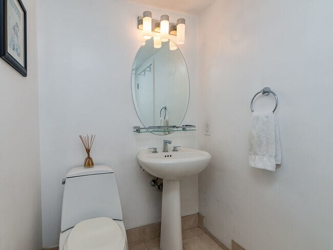 Building Photo - 75 Cambridge Pky