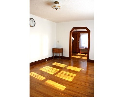 Building Photo - 211 Elm St