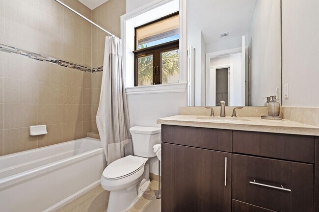 Building Photo - 95 Isle of Venice Dr