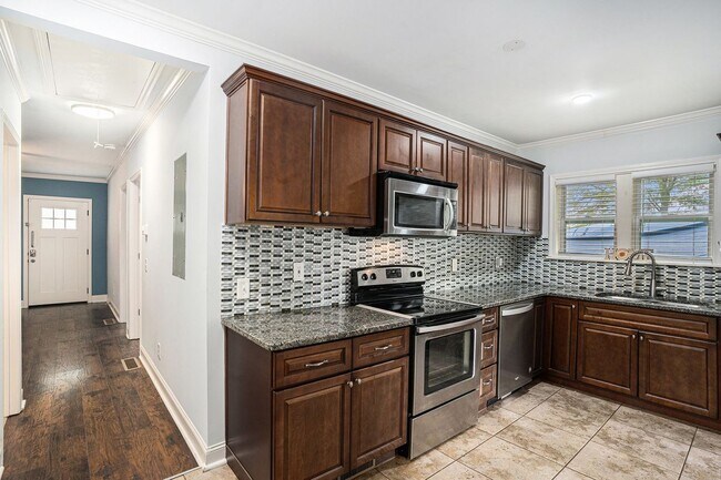 Building Photo - 3378 La Vista Dr
