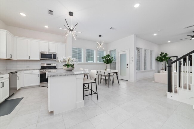 Building Photo - 15115 Parkland Canyon Dr