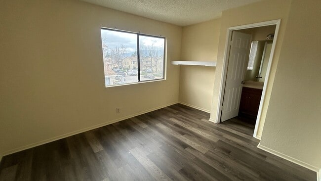 Building Photo - Charming 2-Bedroom Home in Lake Elsinore