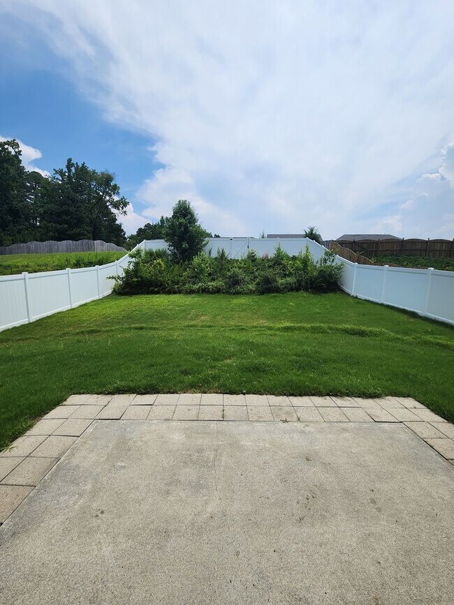 Building Photo - 1205 Willowcrest Rd