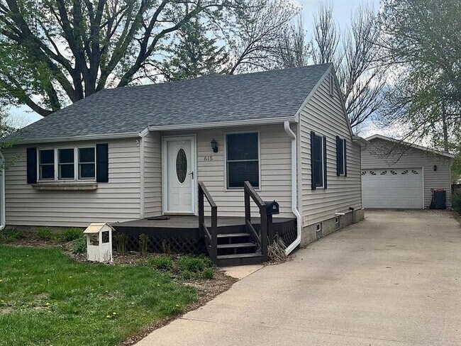 Primary Photo - BIG HOUSE