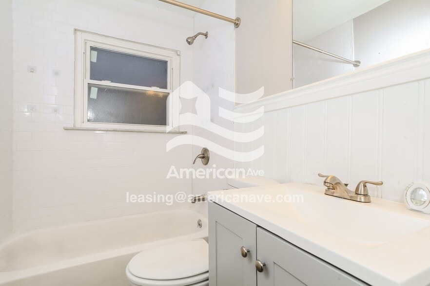 Building Photo - 1715 Monterey Ct